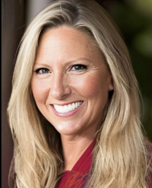 Photo of Angie Holmes, Broker Salesperson
